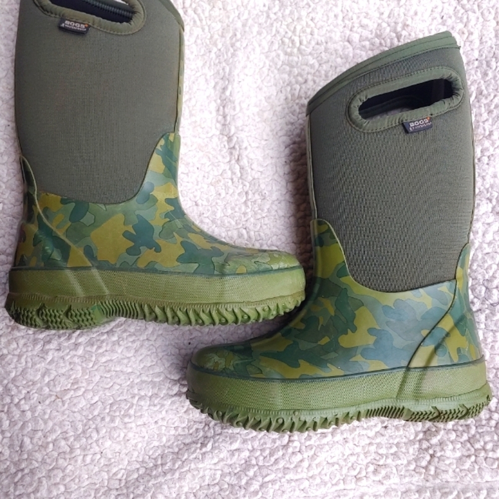 Bogs Size 12 camo winter snow